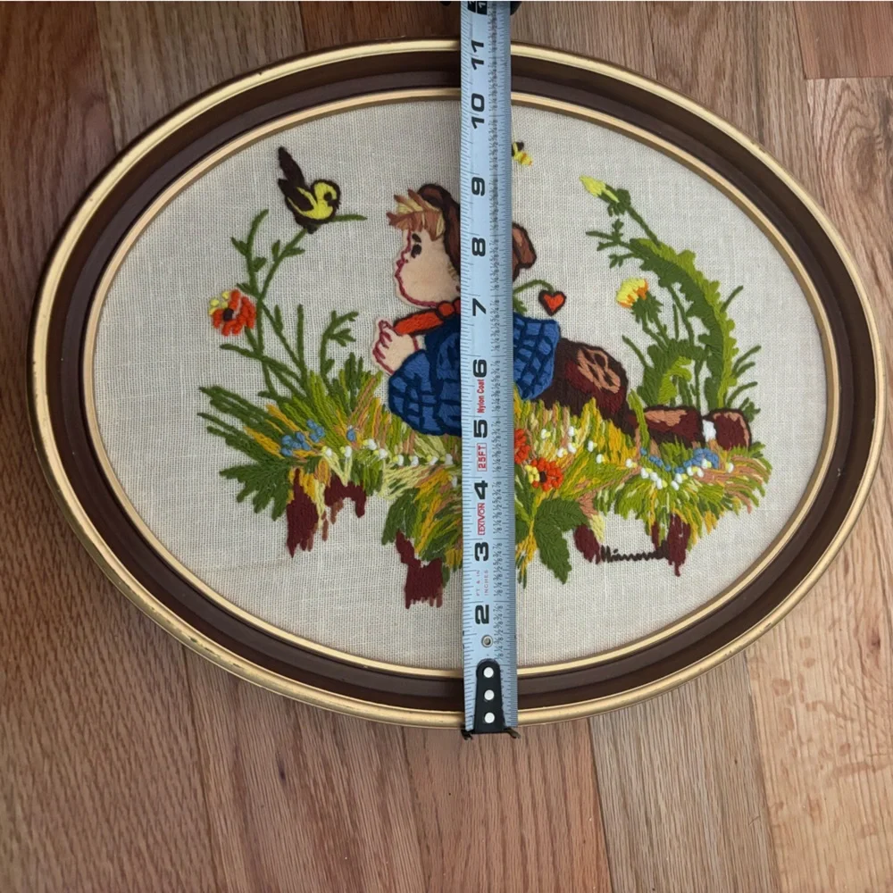 Vintage Embroidered Oval Frame Artwork - Picture 4 of 4